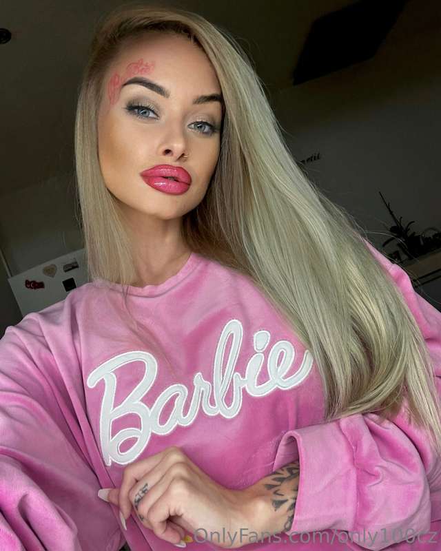 A tuhle slečnu jsi už viděl?😈 @barbiegirl_real 1