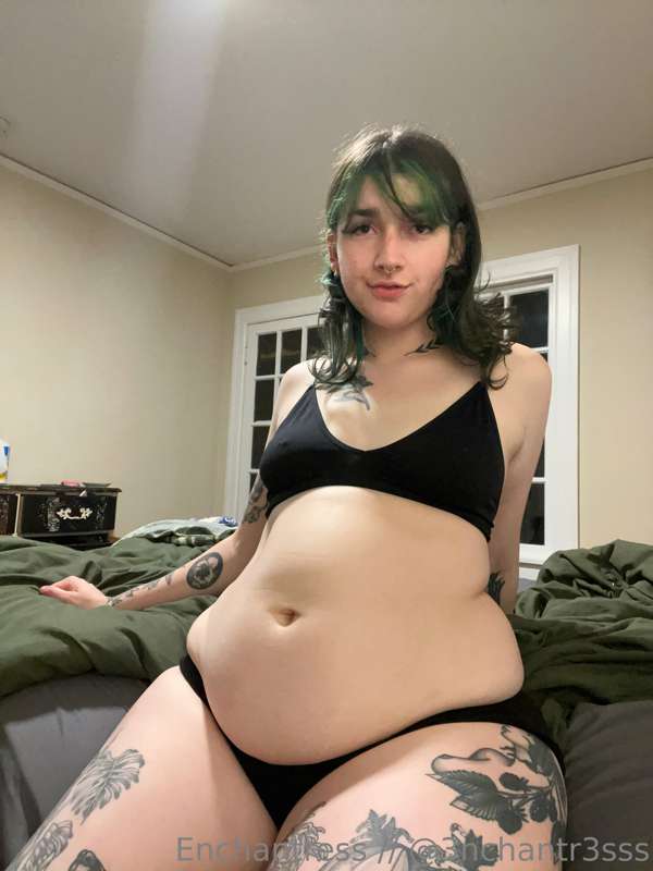 Gn ✨ like this post and I’ll upload a belly play clip tomorr.. 2