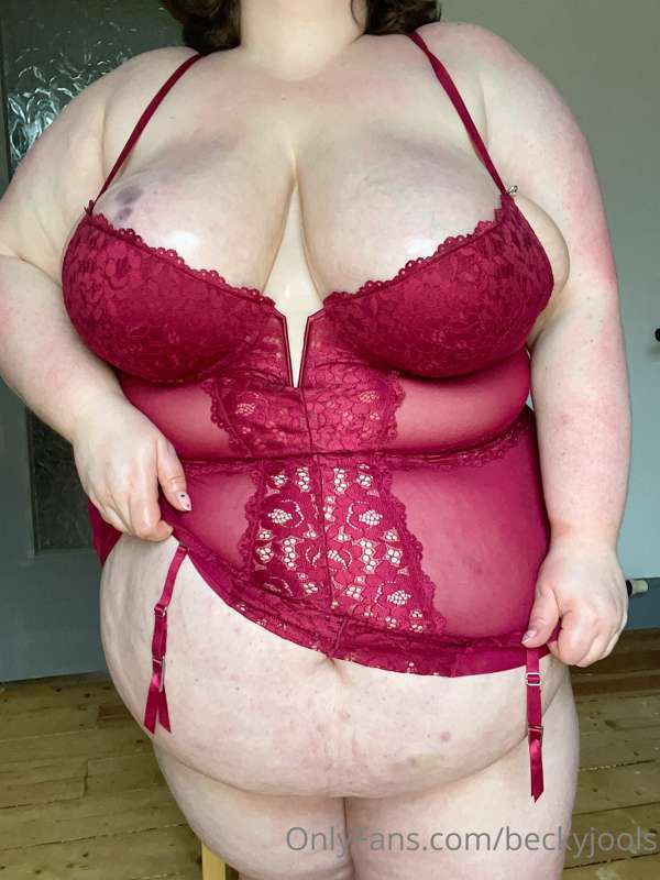 Not sure this outfit can contain my tits 😝 might as well set.. 4