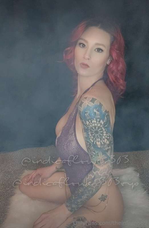 🌿 Light up and unwind with your favorite alt girl next door ..