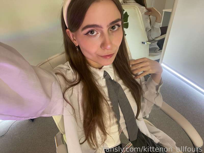 Kittenon_Allfours - Fansly - 03 Dec, 2022 1