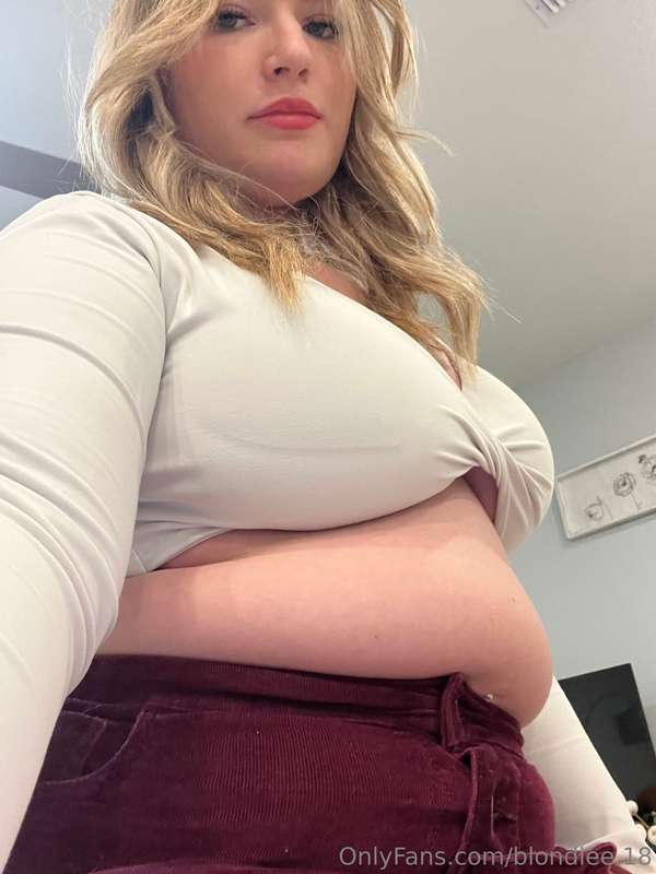 Pictures taken moments before having an entire thanksgiving .. 10