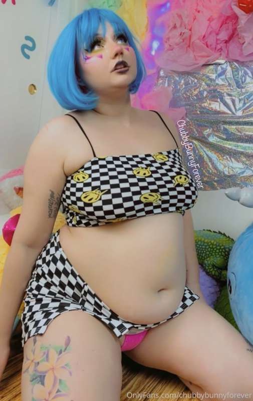 A nice filled belly after 2 cheeseburgers, a bunch of nugget.. 3