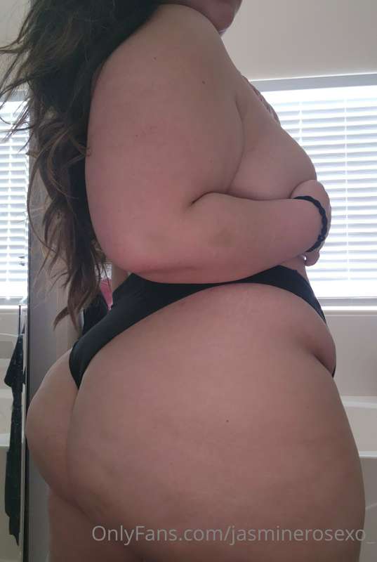 Hope you had an amazing humpday! Here's some big booty picci.. 7