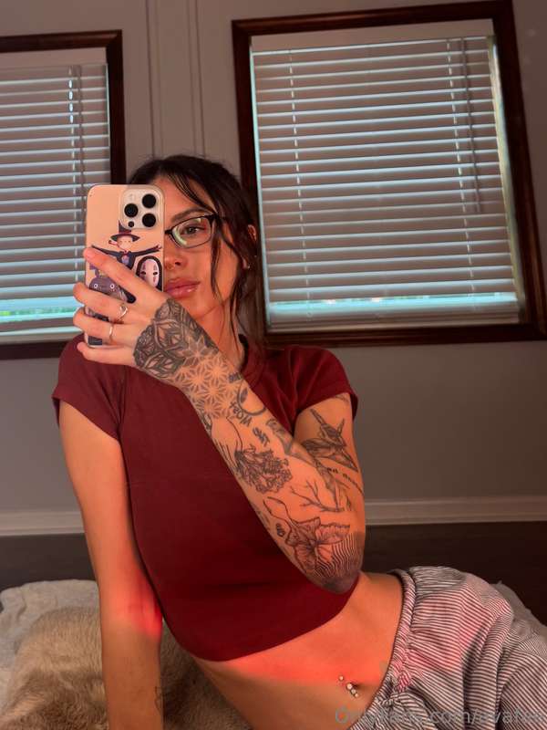 That “come closer” energy 😏💋