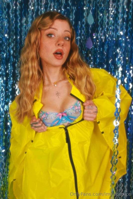 Oh so THAT’S what’s under my jacket🤭💐 8