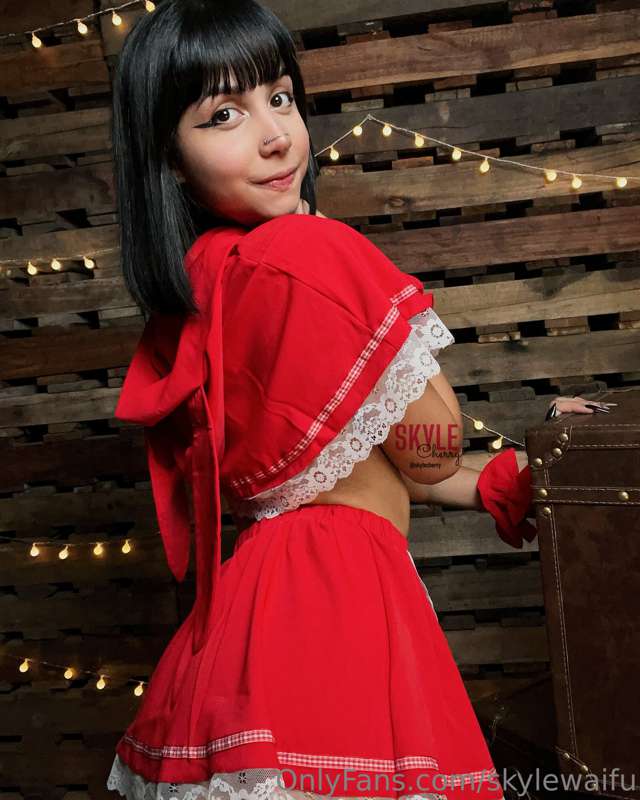 Little red riding hood is looking a little different 😳❤️ gam.. 5