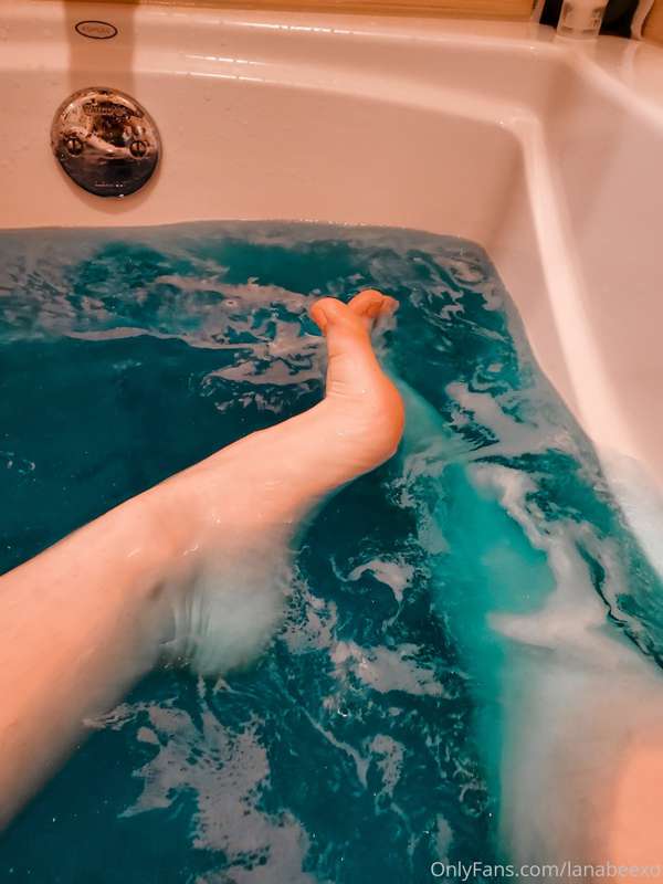 bath bomb feets 4