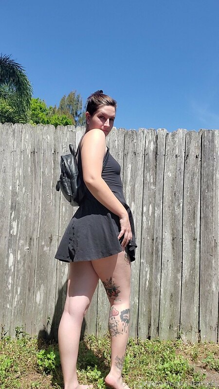 Send me a tip and I'll show you whether I'm wearing panties ..