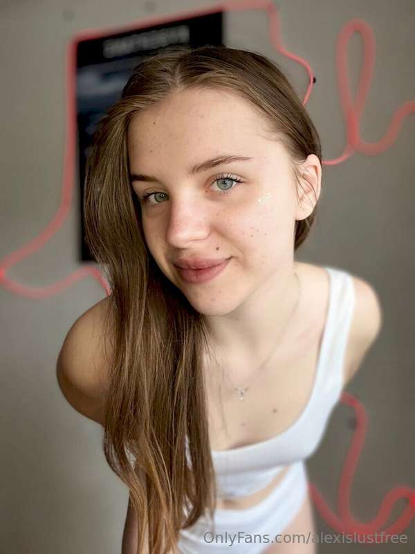 💖 Free subscription today only 💖Cutie @jenny_ro loves gettin..