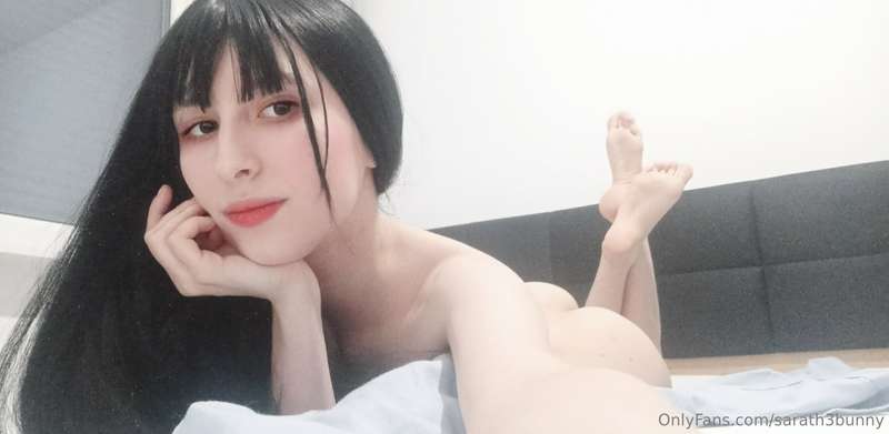 Just a quick selfie time after waking up :3 Yes, I sleep nak..