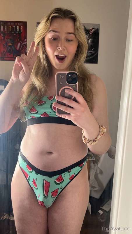 Do you like cute gamer girls with big bulges? 😌🎮 https://onl..