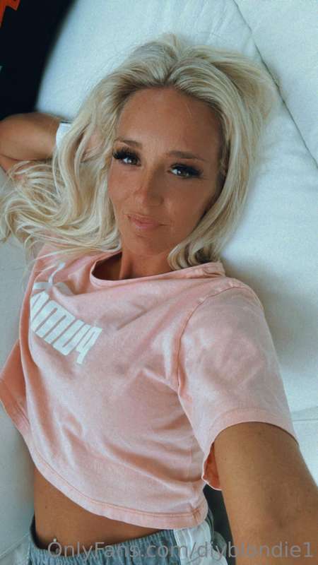 I’m bored, can somebody please come fuck me… 1