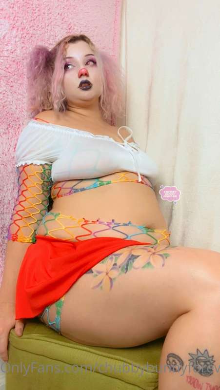 Don’t you love chunky clown girls? 🤡🌈🍄 4