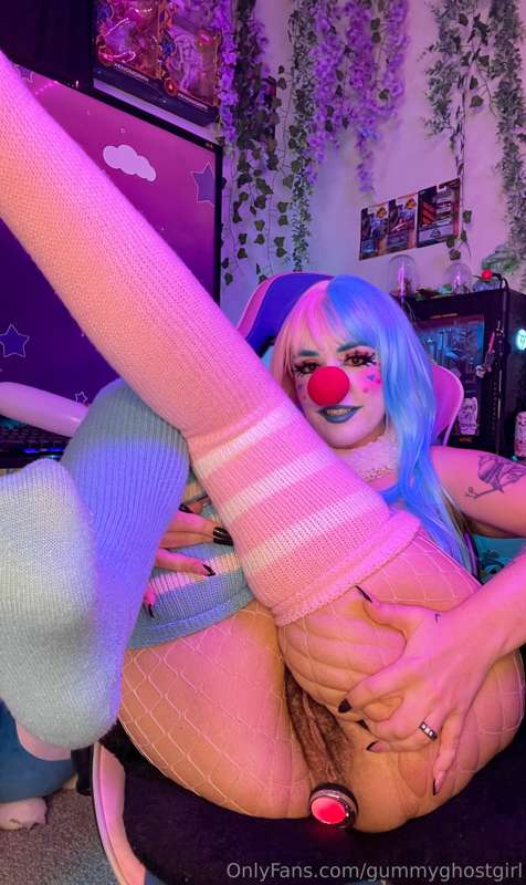 Do it honk? Maybe 😏 watch my cream pie and find out 😉💕 10