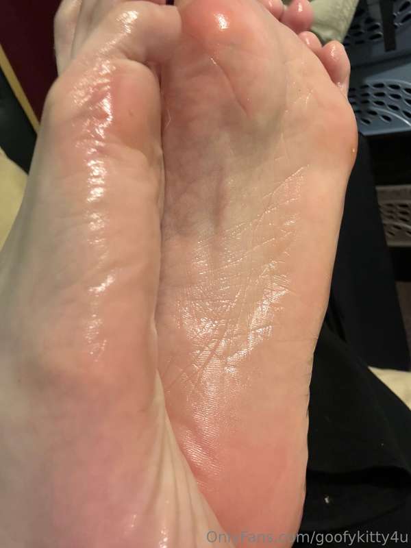Oiled feet closeup pics
