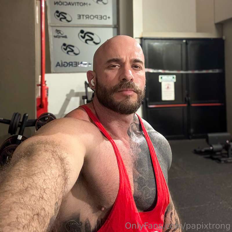 Bíceps check 🔥🔥💪🏻 I know I know you want dick.. check my pos.. 2