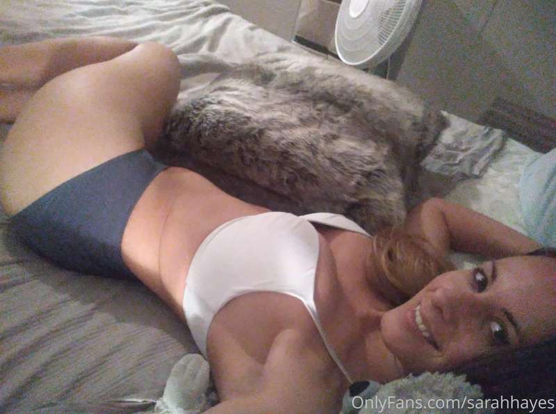 Lounging around before bed. Even I’ll admit my 🍑 looks great..