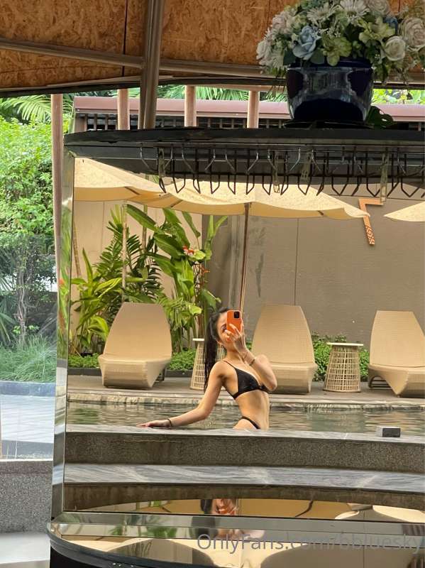 spend the day at the pool with me 🤭 do you think you could s.. 2