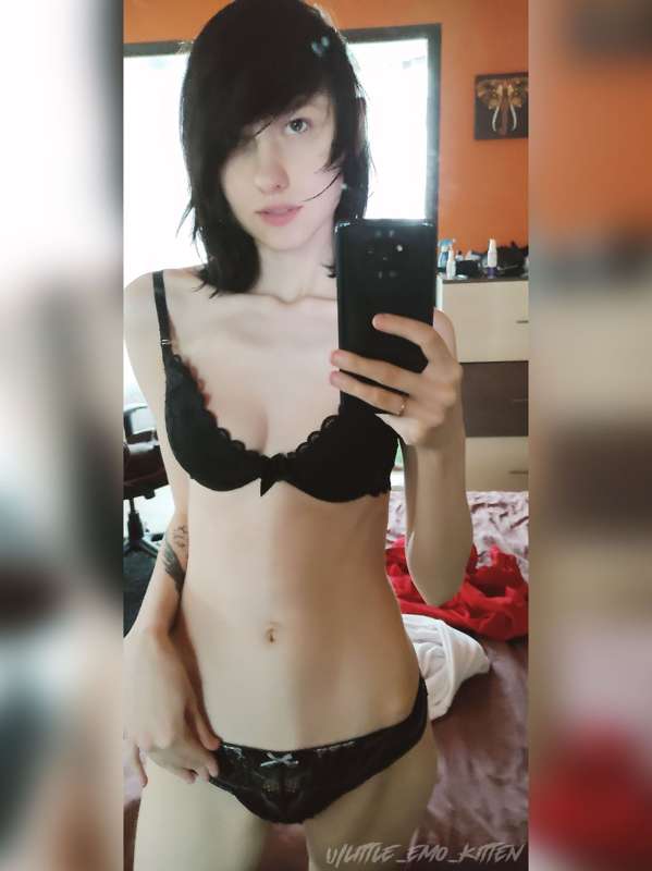 Little_Emo_Kitten - Fansly - 13 Apr, 2022