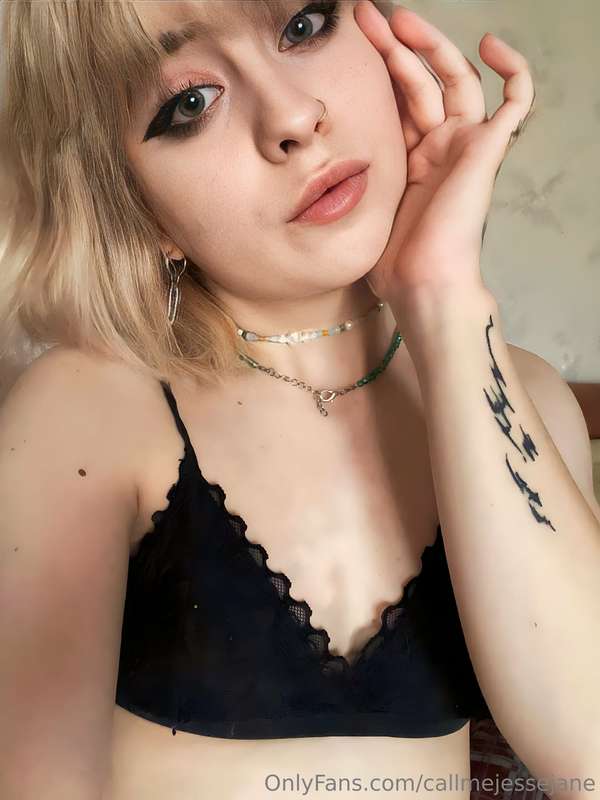 𝑰 𝒕𝒉𝒊𝒏𝒌 𝑰 𝒍𝒐𝒐𝒌 𝒗𝒆𝒓𝒚 𝒂𝒕𝒕𝒓𝒂𝒄𝒕𝒊𝒗𝒆😏 𝒊𝒏 𝒎𝒚 𝒃𝒆𝒔𝒕 𝒍𝒊𝒈𝒉𝒕, 𝒂𝒏𝒅 𝒂𝒕 𝒕𝒉𝒆..