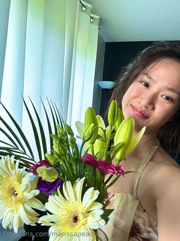 Big HUGE thanks to **Cducrew21**for the flowers!!!!! 💐 What ..