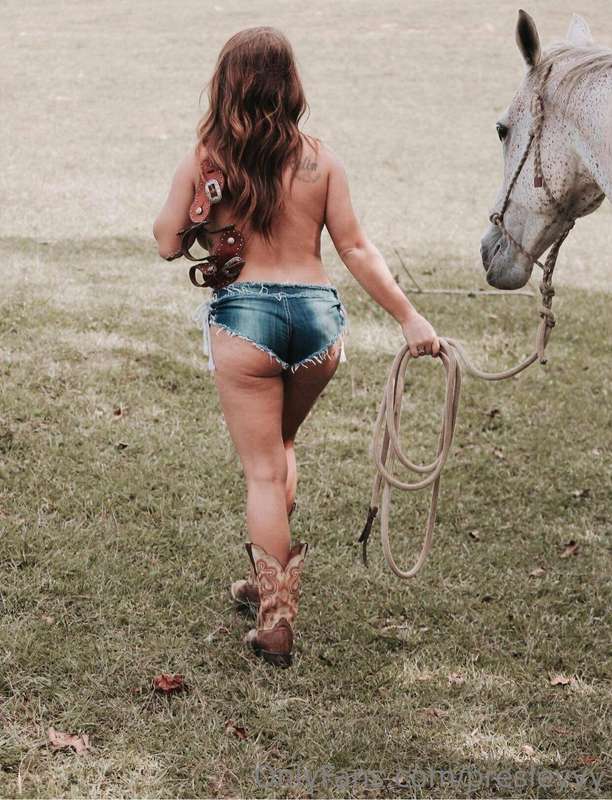 Tooshie’ Tuesday! 🙌🏼♥️