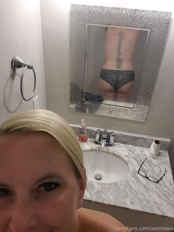 impromptu photo shoot before getting all wet & soapy in the .. 3