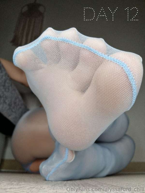 *Day 12* crotchless pantyhose are fun 😋 2