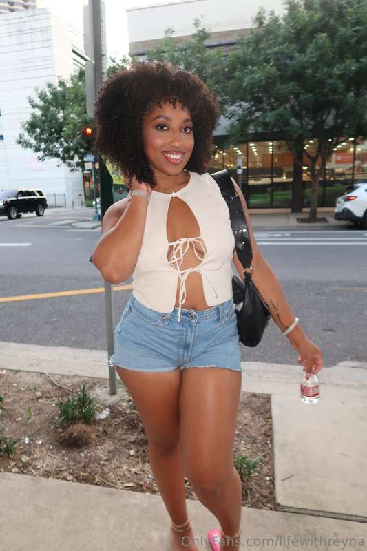 Pre dinner flicks in Nola 🥰 Love this Zara top so much 👛 Do ..