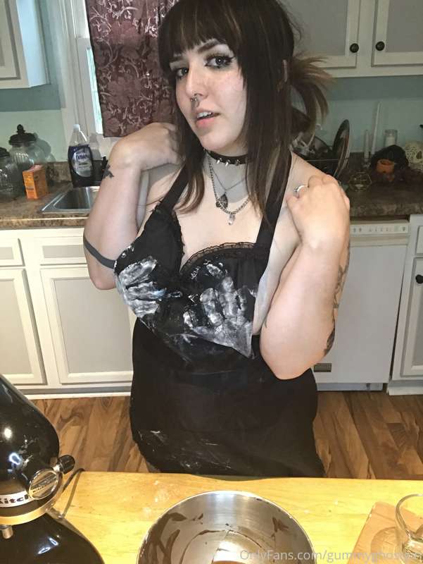 I’m baking brownies, wanna help me? 😉 10
