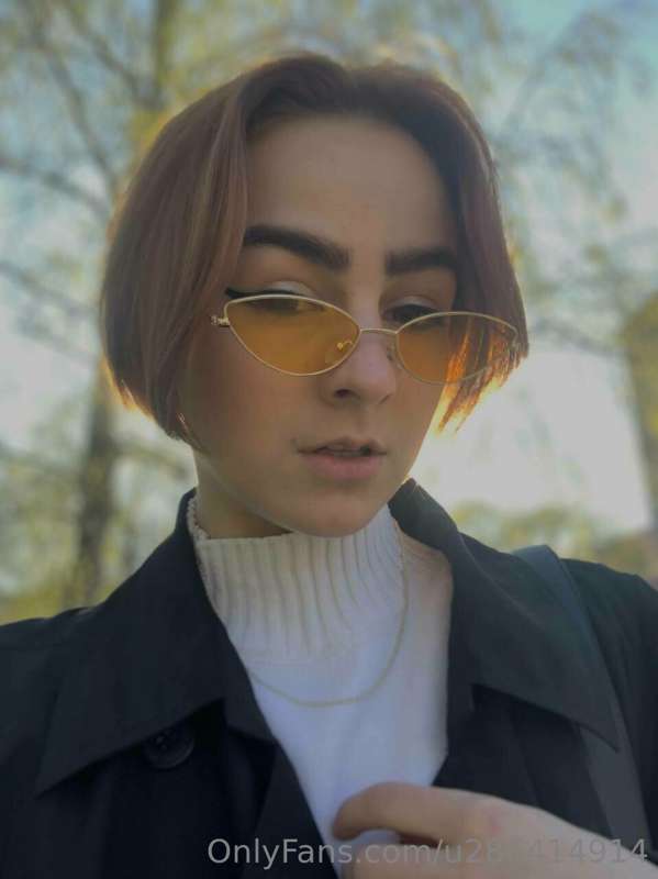I don't need glasses to see well, those glasses make the wor..