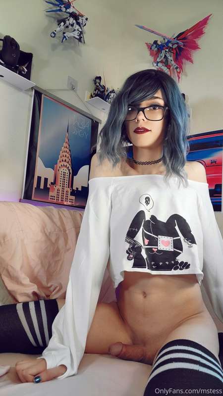 crop tops and skirts  ;3 love you all💖 3