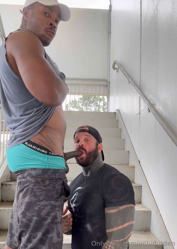 **Another hung military guy from my gym**🍆💦😶‍🌫️ *Full video .. 1