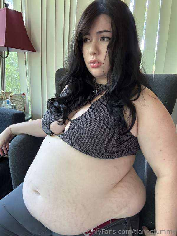 its rlly cute when girls are big dumb bloated hogs...like if.. 2