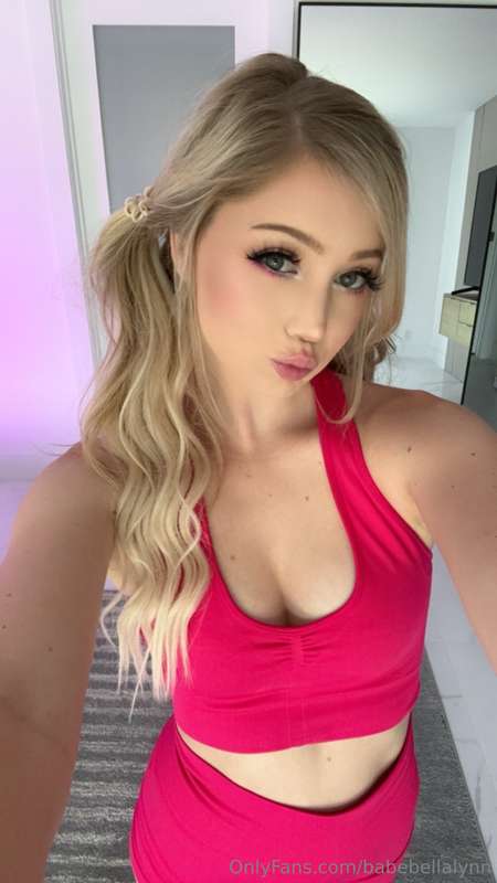 Kisses or cuddles… or maybe both? What’s your pick? 💋