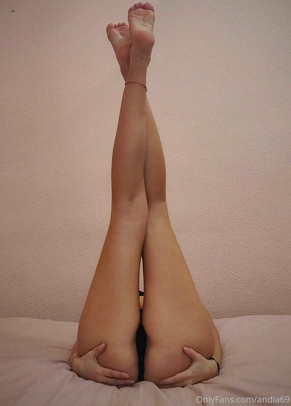 Soy fan de las piernas largas ? Y vosotros??

I'm a fan of l.. 1