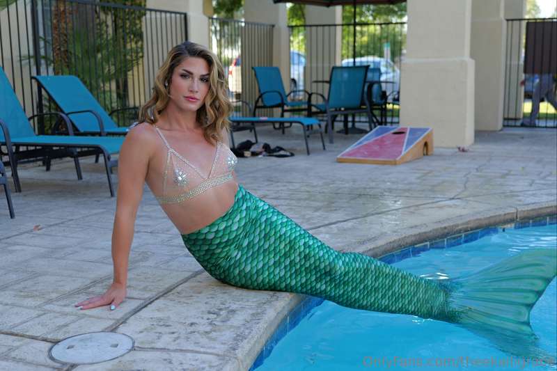 I’m not a 🦄 I’m a 🧜🏼‍♀️ 4