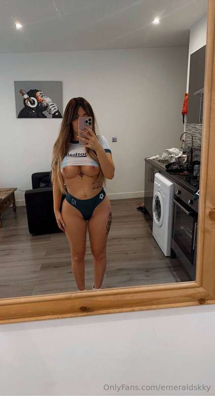 Free nudes and pussy pics on the wall sub for free https://o..