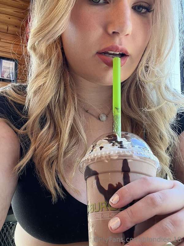 I love burger fi 🤭(Ignore the fuzz all over me haha you can .. 8