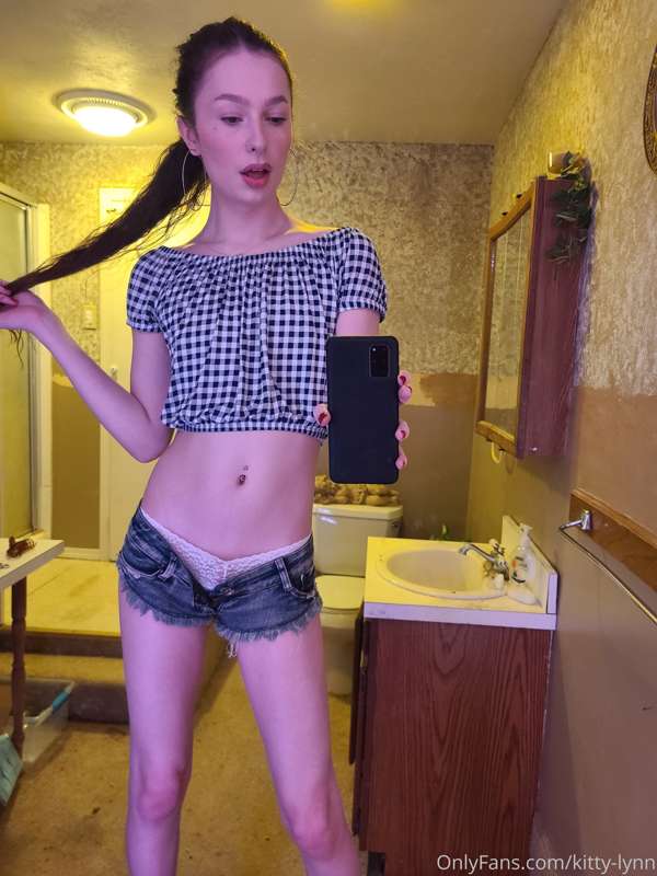 Some naughty selfies for you all 💋 11