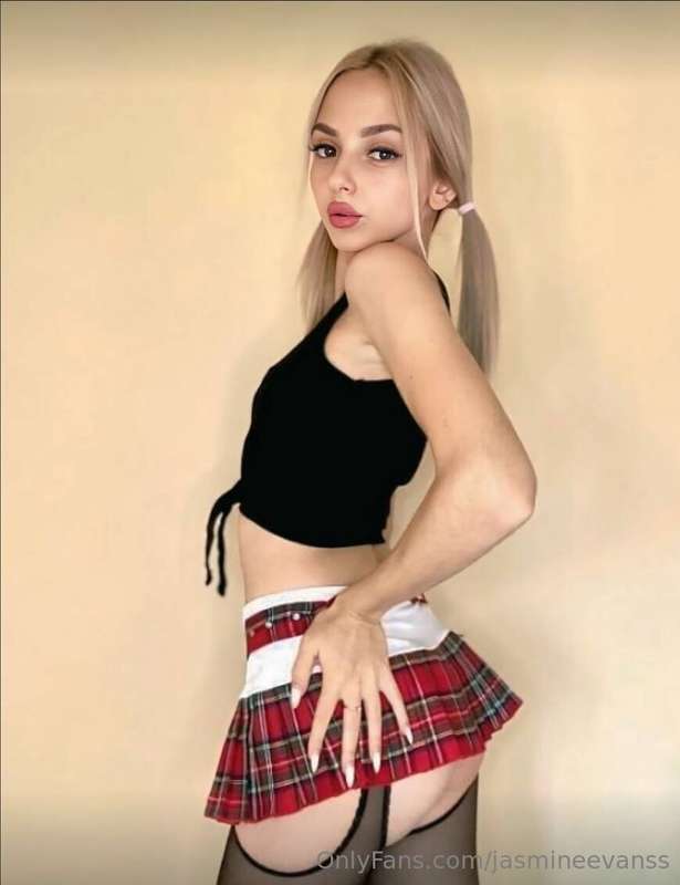 ## This babe @ana_steele is so horny!! She looks so innocent..
