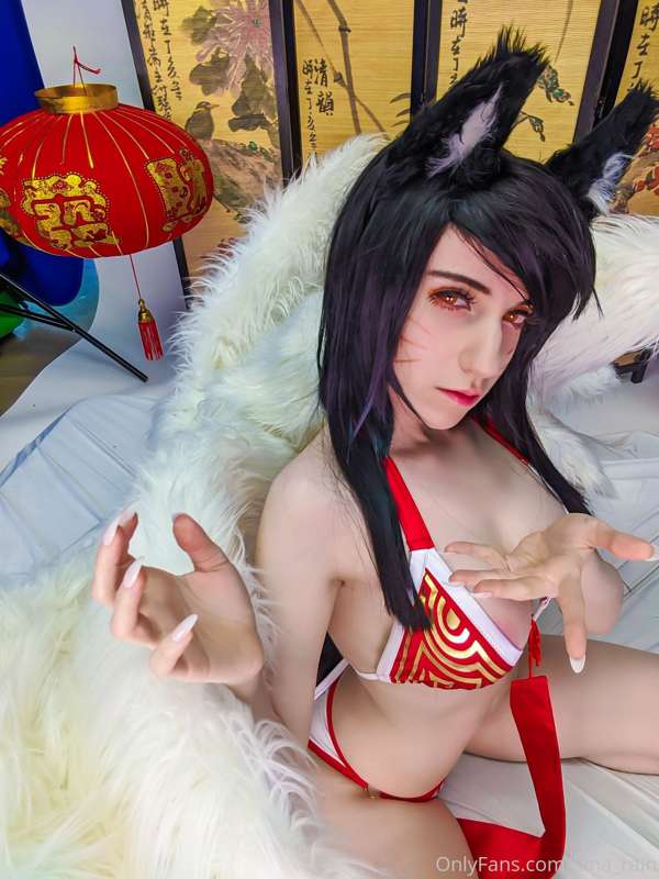 Bikini Ahri Selfies!