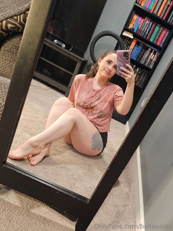 Teasing you in the mirror 😋