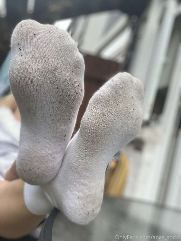This goes out for my dirty sock lovers! 

Flip flop dangle i..