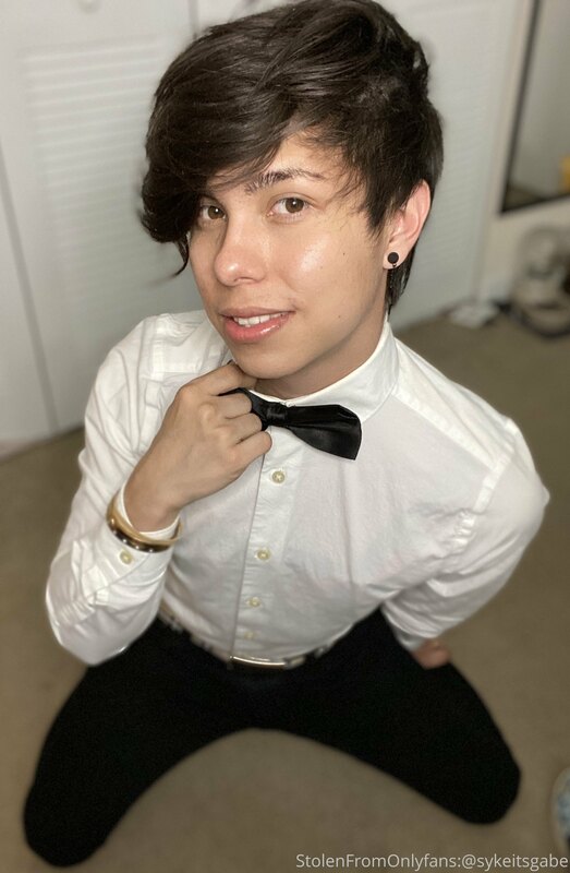 Soooo, anyone into guys in suits like I am ?? Here’s the pic.. 3