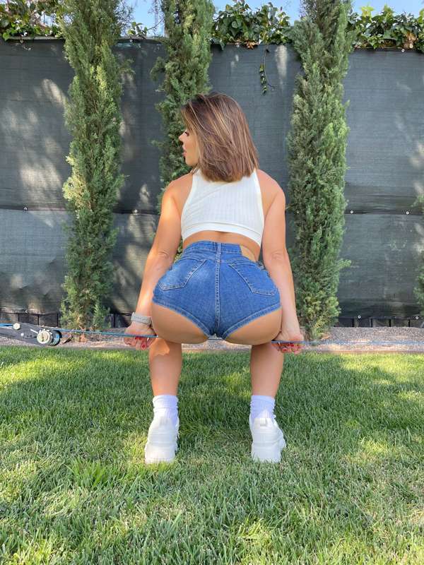 Sun's out.... Bums out 🔆