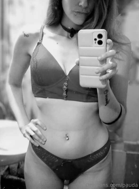 B&W 🖤🤍Good morning, honey❤️‍🔥Do you like what you see? Leave.. 1