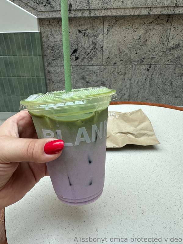 Name anything better than an iced matcha and pistachio cooki..