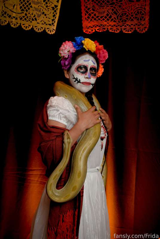 Frida - Fansly - 03 Nov, 2021 4